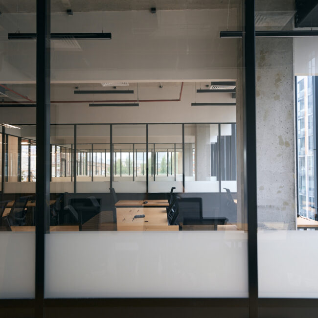 Milchglasfolierung Lörrach, Sichtschutz für Büros, Fenster und Glas